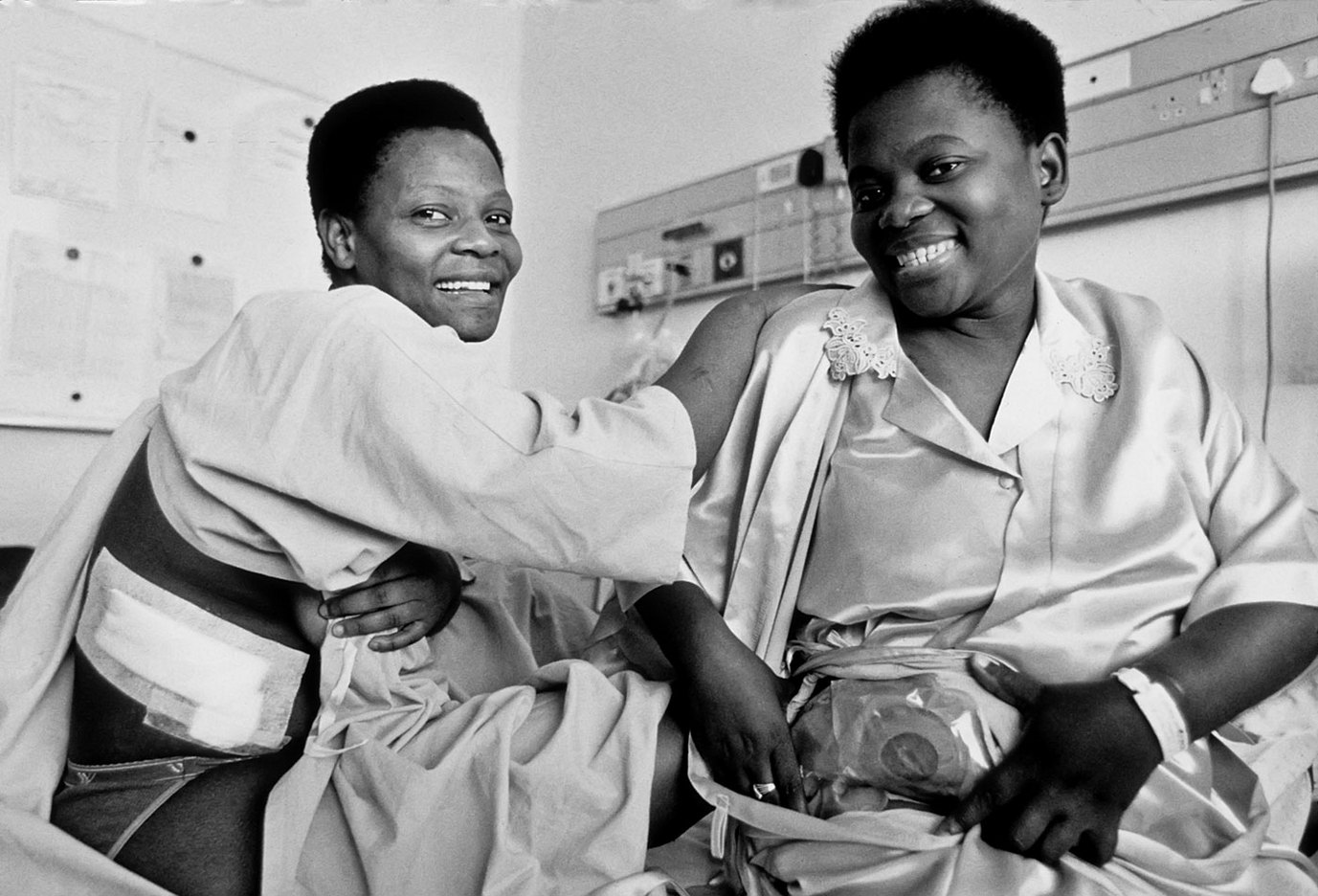 Two sisters, kidney donor and recipient for transplant operation at Groote Schuur hospital, Cape Town, South Africa
  : HEALTHCARE & MEDICAL : Viviane Moos |  Documentary Photographer