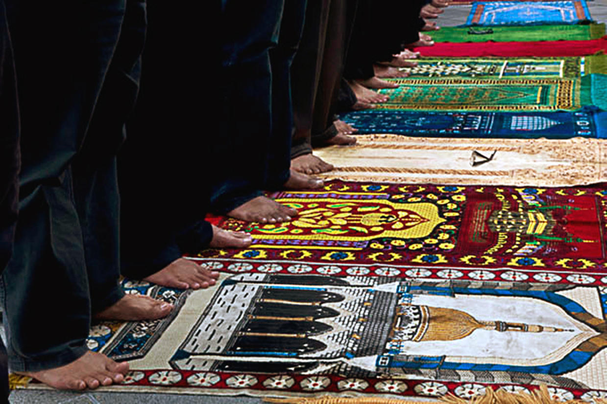 Muslim Prayer rugs : RELIGION : Viviane Moos |  Documentary Photographer