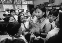 Jeanne teaches local school children on orangutan survival and forest preservation - © Viviane Moos