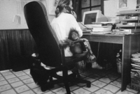 At night Lorne continues working from her home - © Viviane Moos