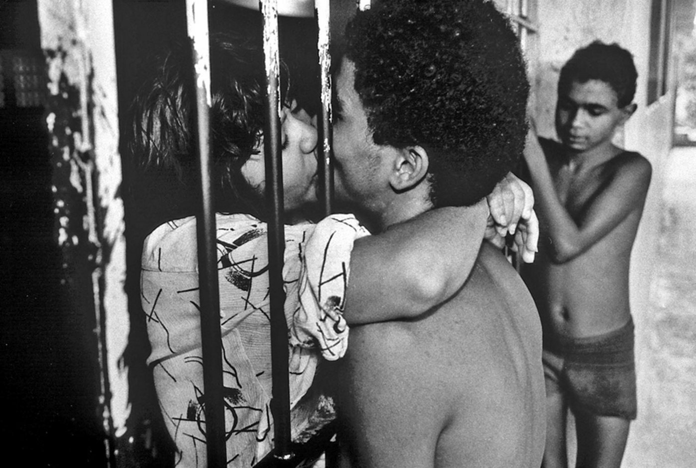 15 year old Mary gets a forbidden kiss from fellow inmate in Juvenile Detention Center : FEATURE: The Girls of Recife : Viviane Moos |  Documentary Photographer