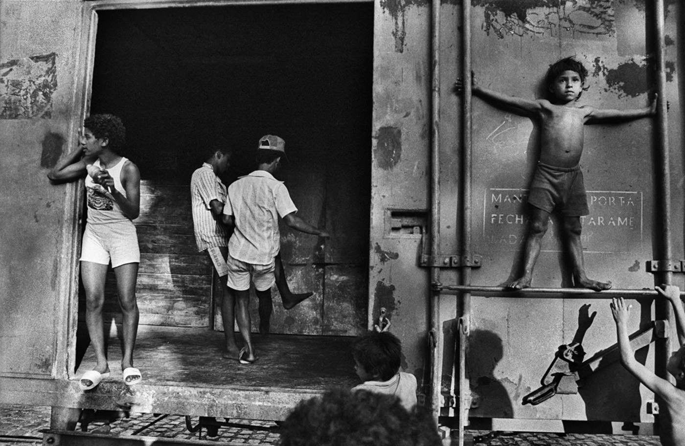 Abandoned Rail Car : FEATURE: The Girls of Recife : Viviane Moos |  Documentary Photographer