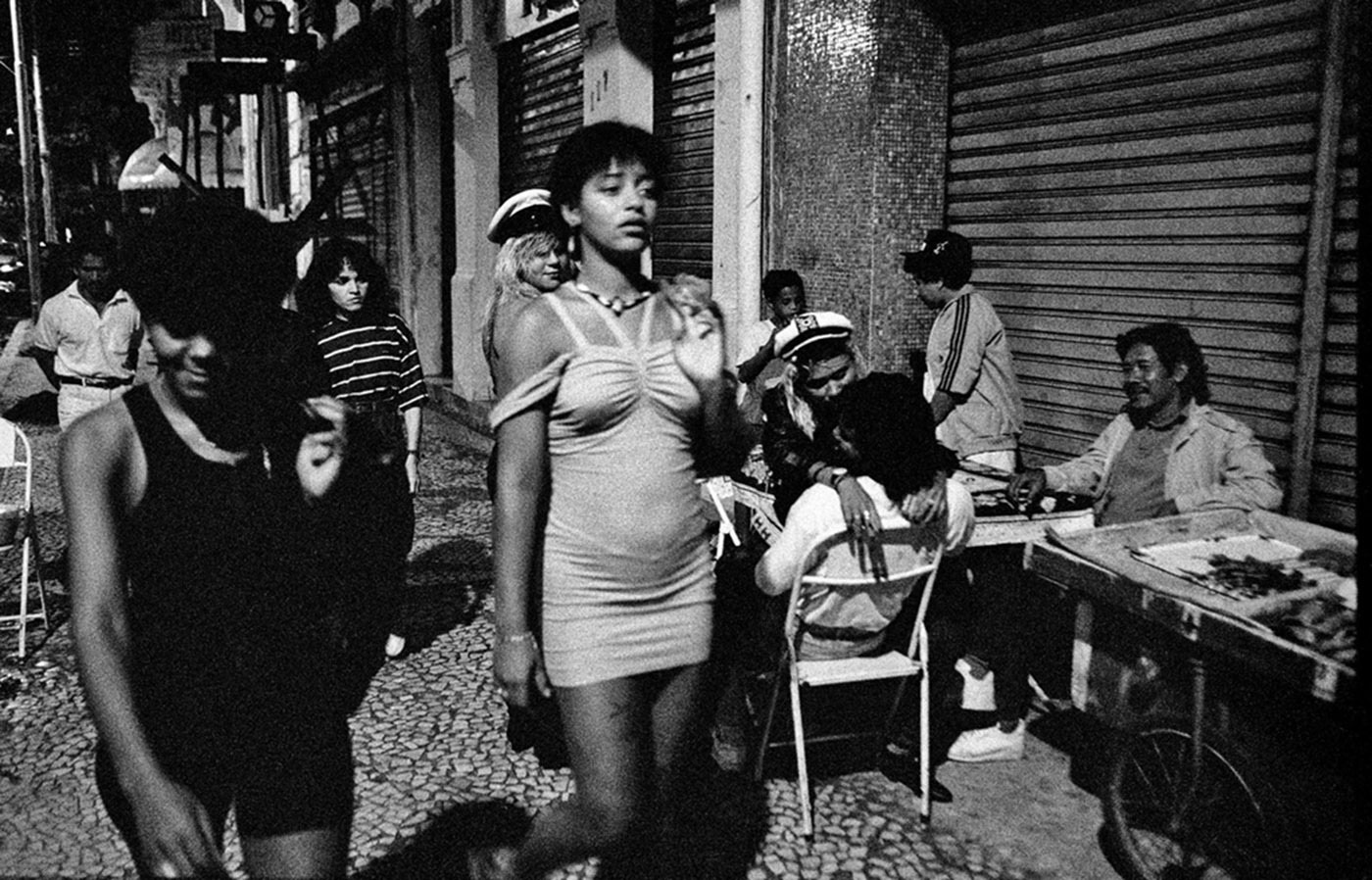 Midnight on Avenida Rio Branco on the Recife waterfront : FEATURE: The Girls of Recife : Viviane Moos |  Documentary Photographer