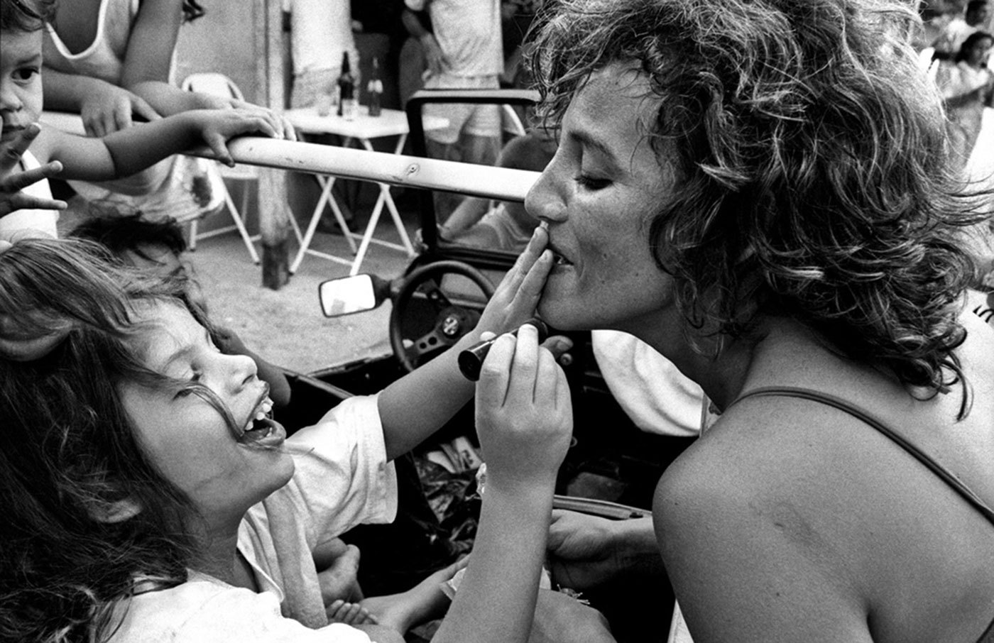 Sunday finds Luci with her 5 year old daughter. Her mother is raising her to keep her away from Luci's life-style : FEATURE: The Girls of Recife : Viviane Moos |  Documentary Photographer