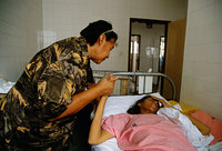 A mother visits her daughter who is dying of AIDS, Brazil - © Viviane Moos