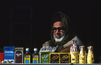 Local healer in Peshawar, Pakistan - © Viviane Moos