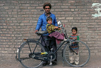 Family portrait, Peshawar, Pakistan - © Viviane Moos