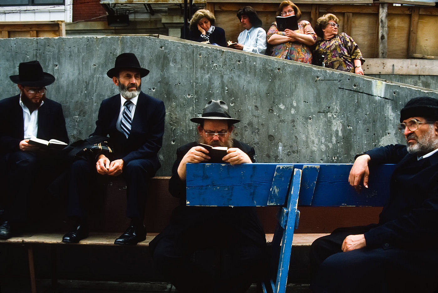 Funeral of Rabbi Menachem Mendel Schneerson, leader of the Lubavitch movement of Chassidic Judaism : RELIGION : Viviane Moos |  Documentary Photographer