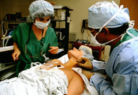 Preparation for an arthroscopic shoulder operation in a New York hospital - © Viviane Moos