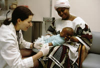 Pediatrician Dr. Sharon Levy with African mother and her infant at Bellevue hospital. - © Viviane Moos