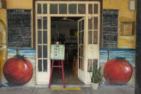 Cauce restaurant in Old Town features giant painted tomatoes on each side of the entrance door. - © Viviane Moos